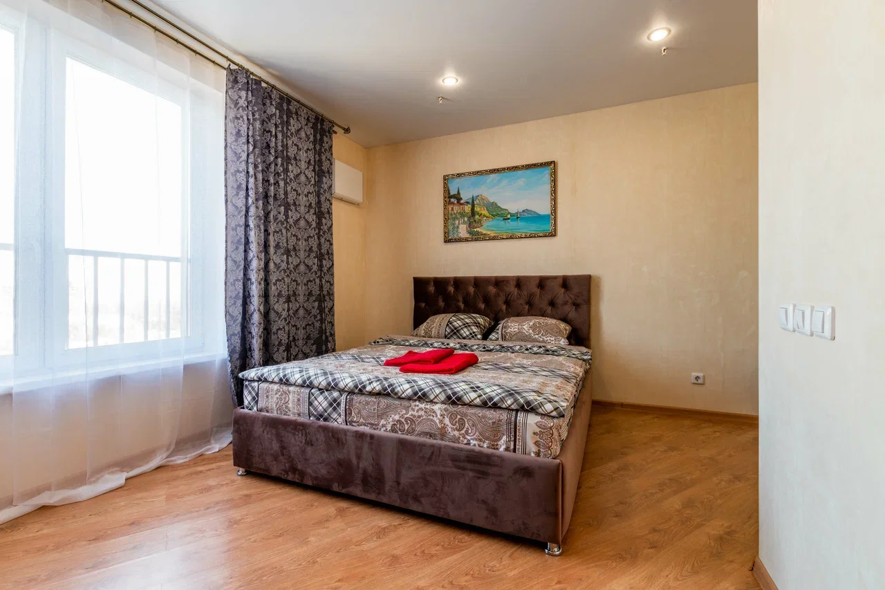 Снять квартиру-студию в Екатеринбурге у бизнес-центра Квартал посуточно 5