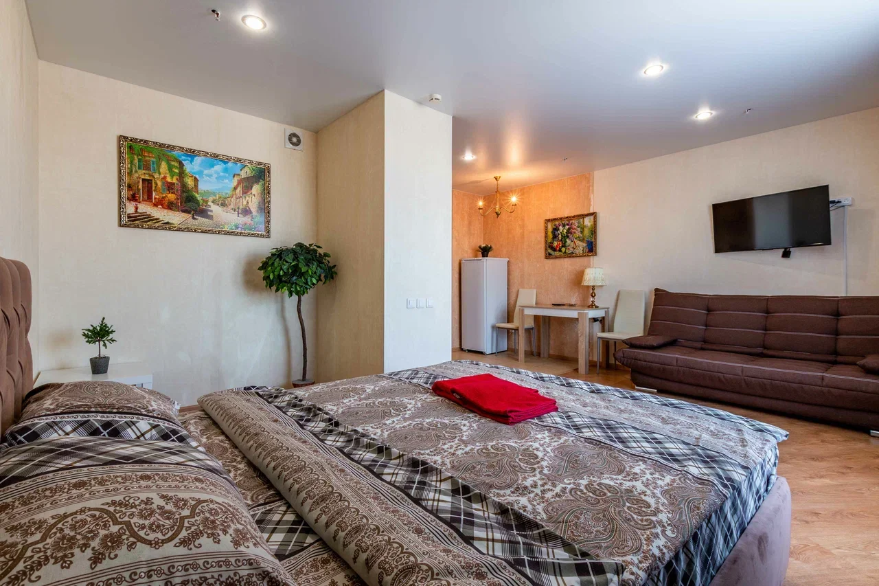 Снять квартиру-студию в Екатеринбурге у бизнес-центра Квартал посуточно 6