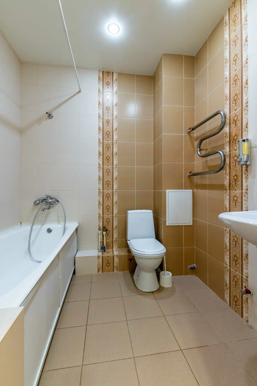 Снять квартиру-студию в Екатеринбурге у бизнес-центра Квартал посуточно 8