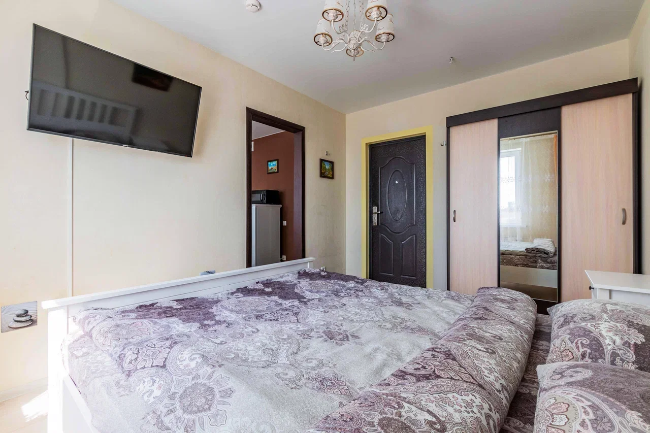 Снять 1-комнатную квартиру в Екатеринбурге у главного корпуса УрФУ посуточно 3