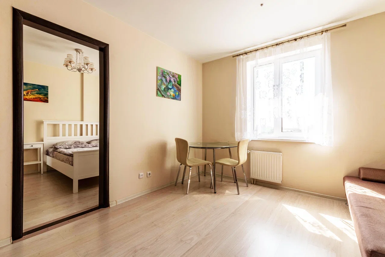 Снять 1-комнатную квартиру в Екатеринбурге у главного корпуса УрФУ посуточно 7