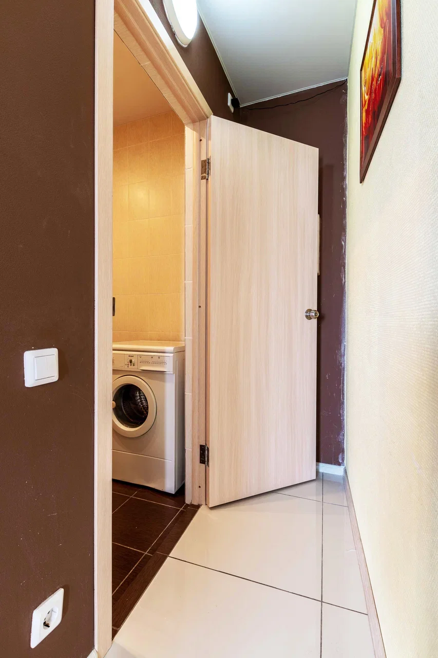 Снять 1-комнатную квартиру в Екатеринбурге у главного корпуса УрФУ посуточно 8