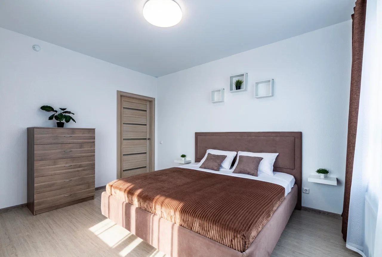 Снять 3-комнатную квартиру в Екатеринбурге у парка Зеленая роща посуточно 4