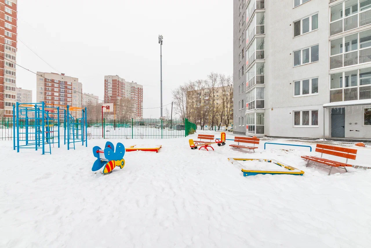 Снять квартиру-студию в Екатеринбурге у метро Проспект Космонавтов (Парниковая 6) 3