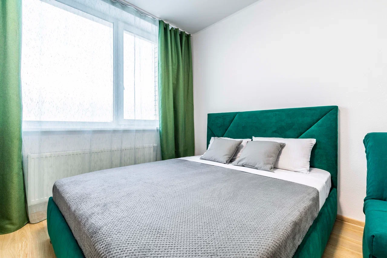 Снять 3-комнатную квартиру в Екатеринбурге у Парка Победы посуточно 12