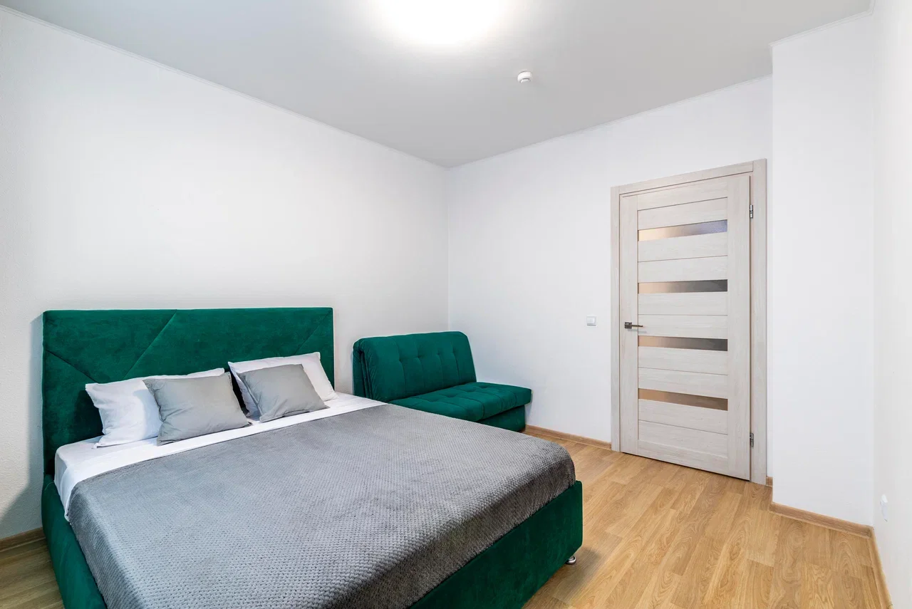 Снять 3-комнатную квартиру в Екатеринбурге у Парка Победы посуточно 13