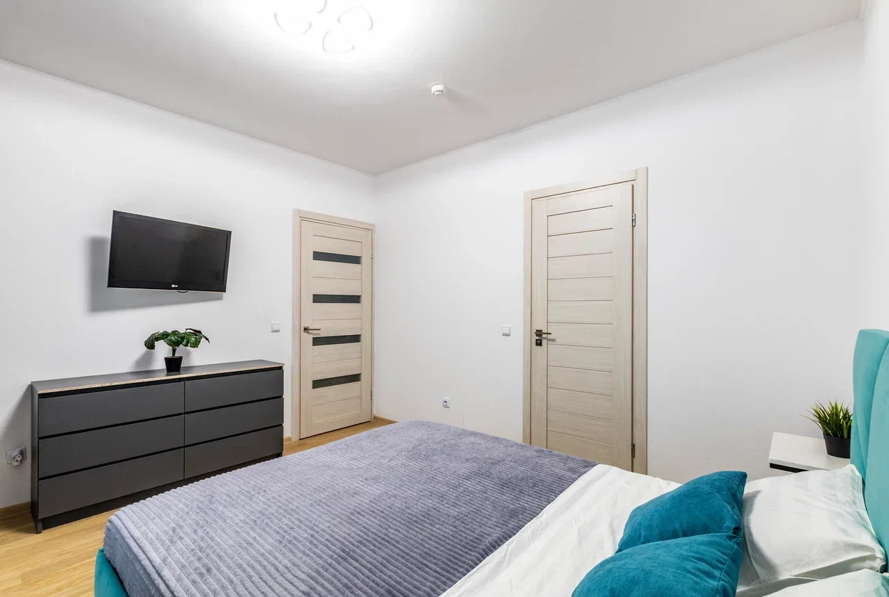 Снять 3-комнатную квартиру в Екатеринбурге у Парка Победы посуточно 16