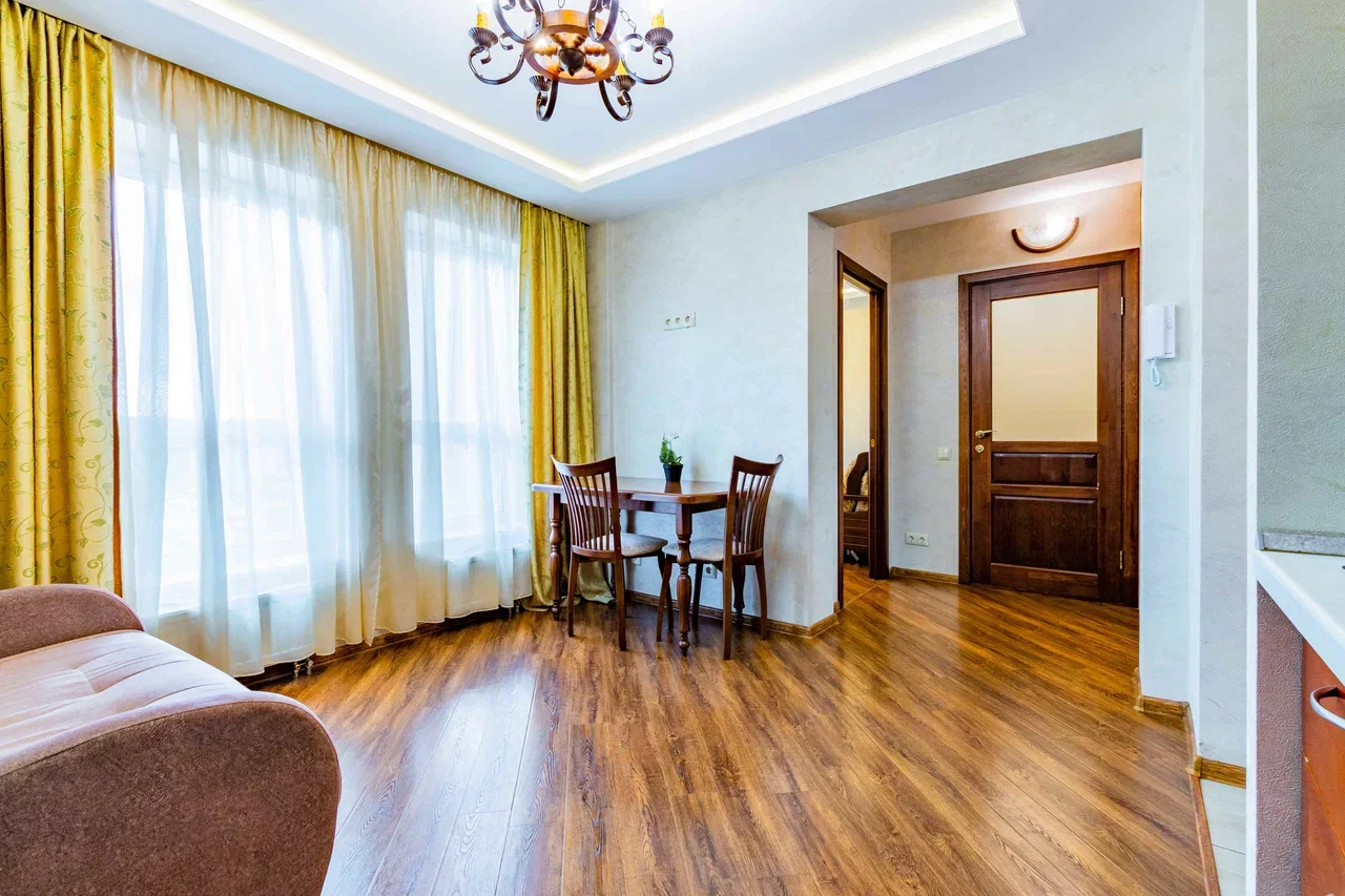 Аренда 2-к квартиры в Екатеринбурге, м. Площадь 1905 года, ул. Юмашева 6 Посуточно 9