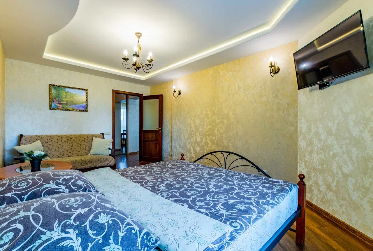 Аренда 2-к квартиры в Екатеринбурге, м. Площадь 1905 года, ул. Юмашева 6 Посуточно 11