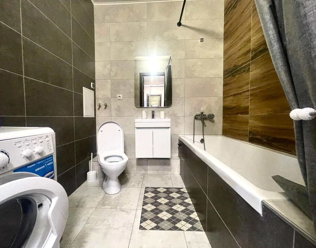 Аренда Квартиры-студии в Екатеринбурге, мкр. Втузгородок, ул. Блюхера 89 Посуточно 5