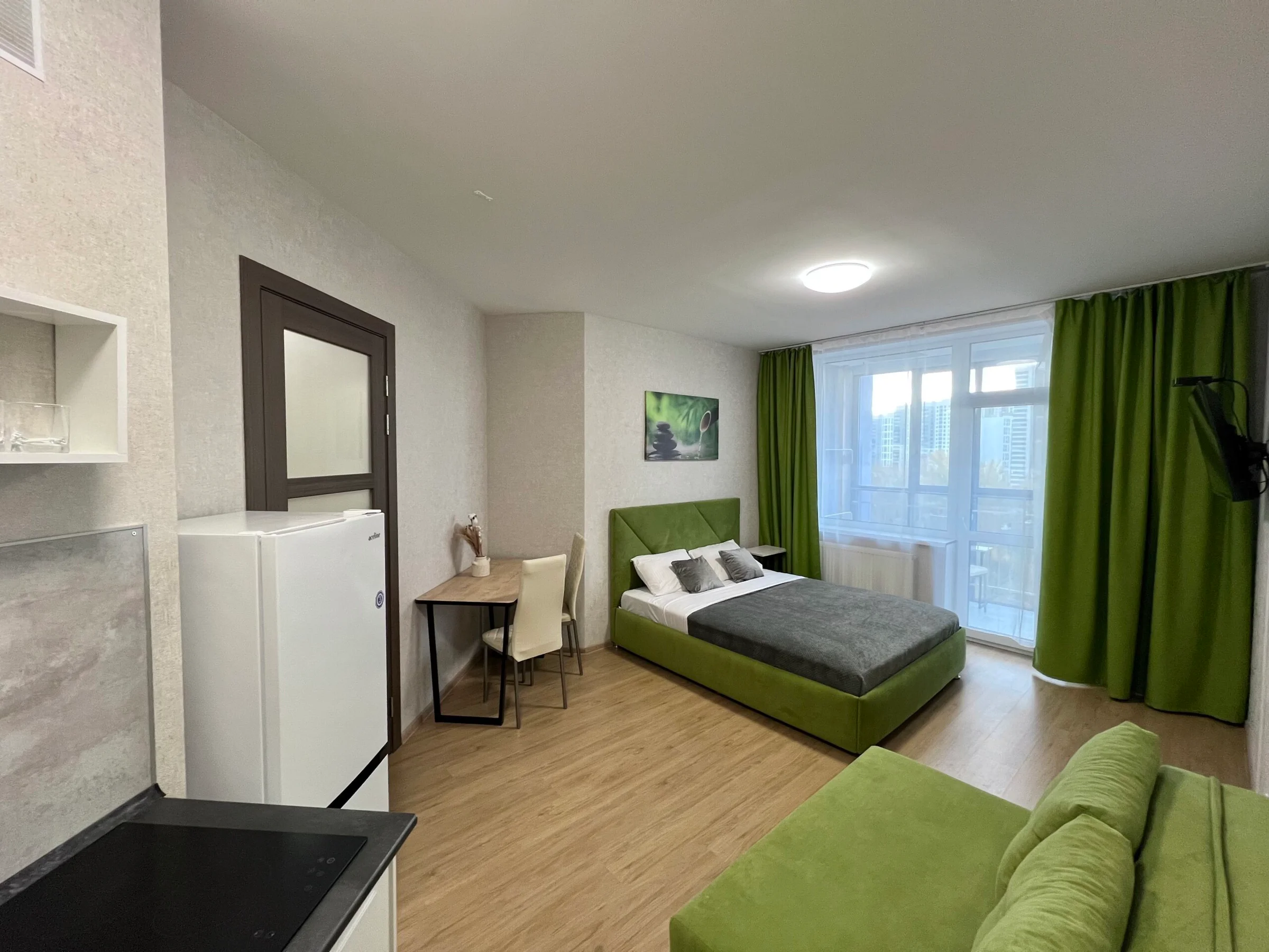 Аренда Квартиры-студии в Екатеринбурге, мкр. Втузгородок, ул. Блюхера Посуточно 8