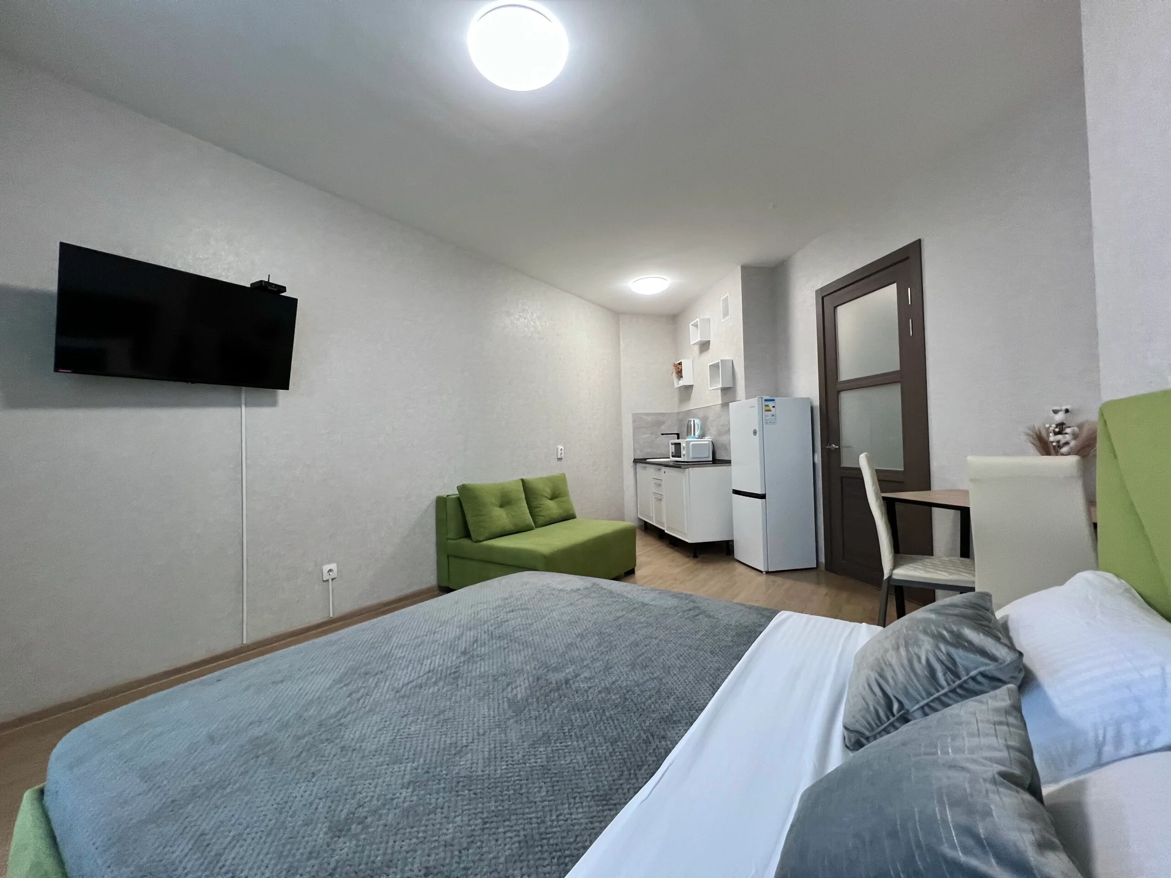 Аренда Квартиры-студии в Екатеринбурге, мкр. Втузгородок, ул. Блюхера Посуточно 9