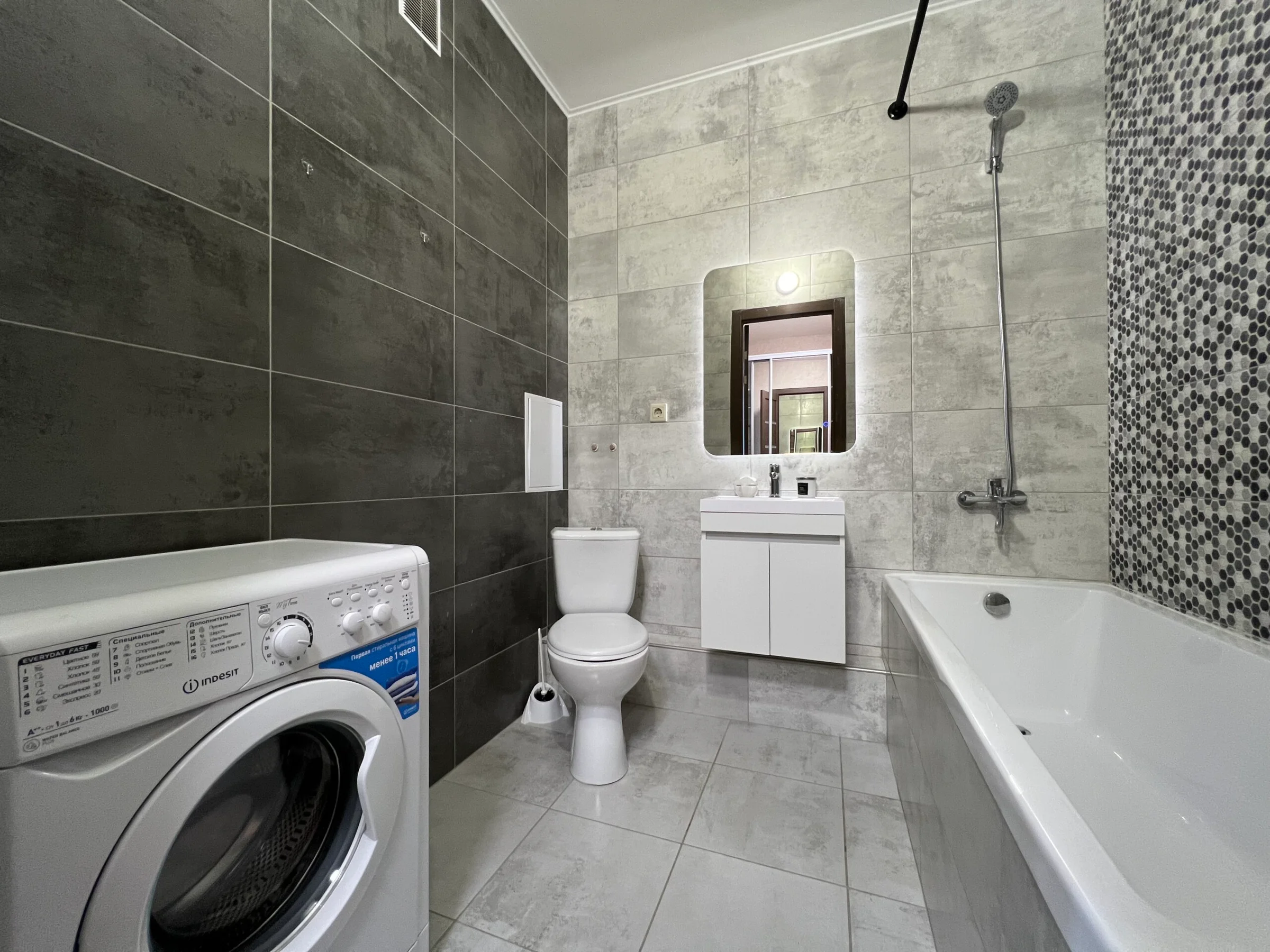 Аренда Квартиры-студии в Екатеринбурге, мкр. Втузгородок, ул. Блюхера Посуточно 14