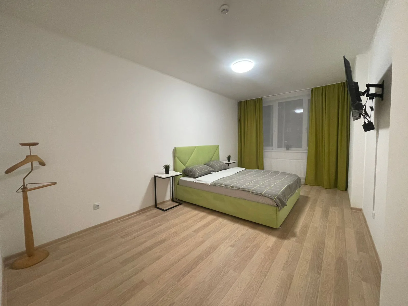 Аренда 5-к квартиры в Екатеринбурге, м. Уралмаш, ЖК «Северное сияние» Посуточно 5