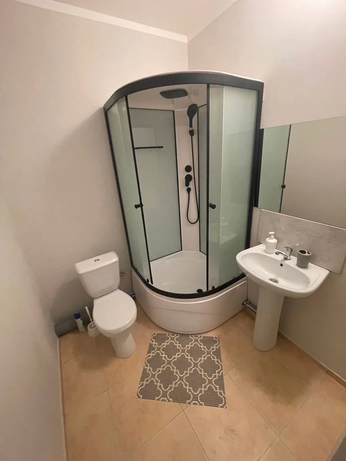 Аренда 5-к квартиры в Екатеринбурге, м. Уралмаш, ЖК «Северное сияние» Посуточно 14