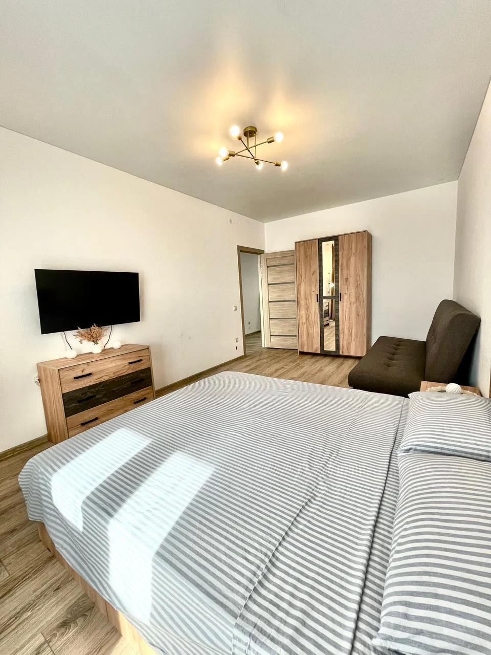 Аренда 2-к квартиры в Екатеринбурге, мкр. Академический, ул. Краснолесья Посуточно 8