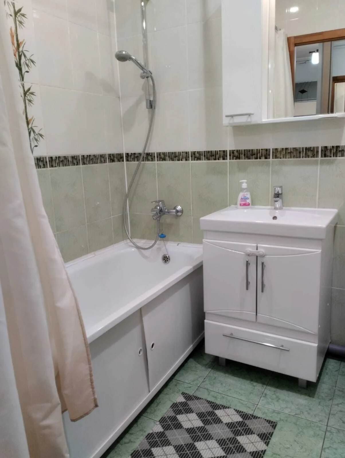 Аренда 2-к квартиры в Екатеринбурге, м. Уралмаш, ул. Стачек 4 Посуточно 6