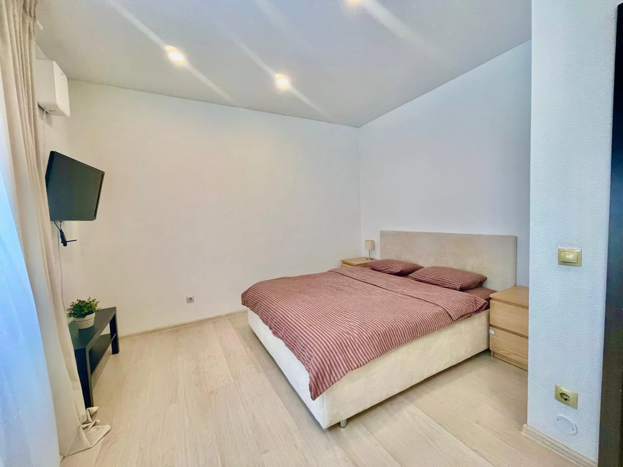 Аренда 2-к квартиры в Екатеринбурге, Пионерский район, рядом с ЖД вокзалом Посуточно 11