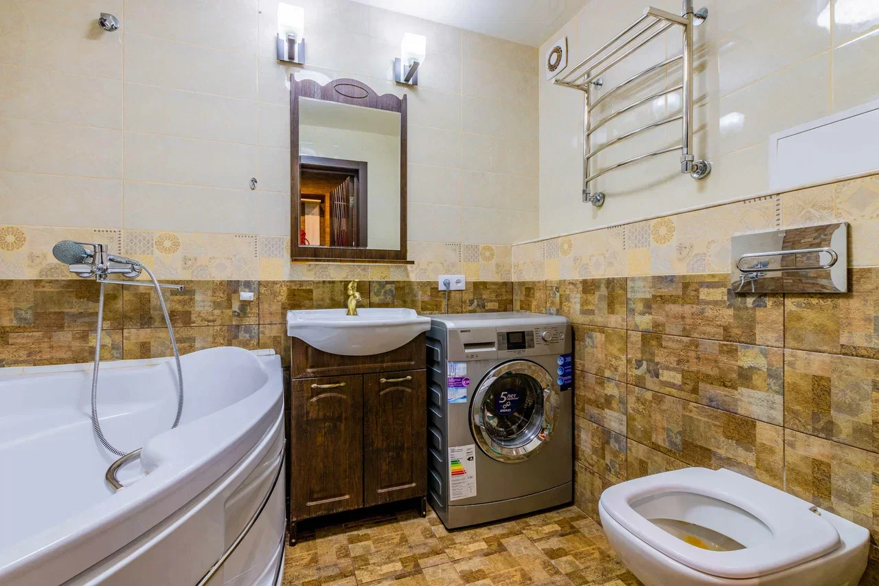 Аренда 2-к квартиры в Екатеринбурге, Центр, ул. Короленко 10 Посуточно 4