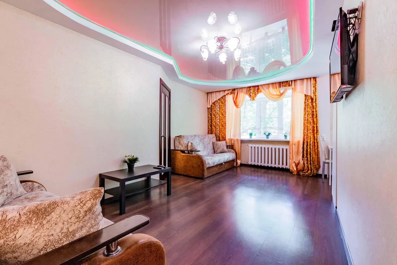 Аренда 2-к квартиры в Екатеринбурге, Центр, ул. Короленко 10 Посуточно 6