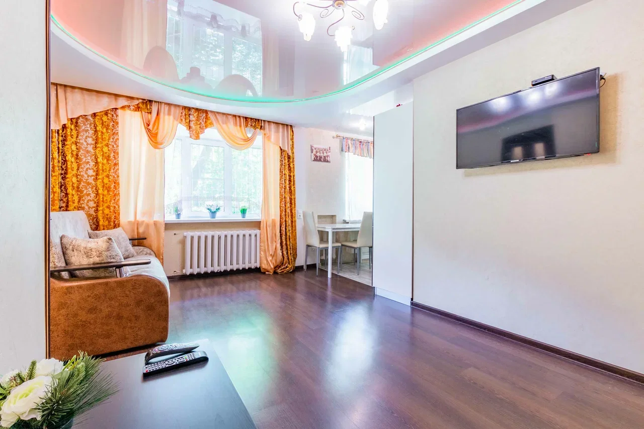 Аренда 2-к квартиры в Екатеринбурге, Центр, ул. Короленко 10 Посуточно 7