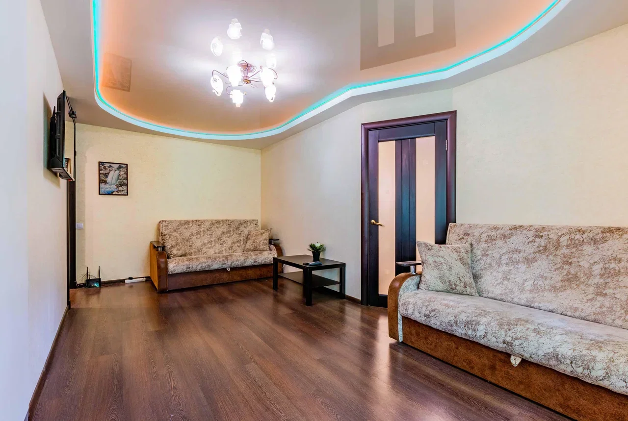 Аренда 2-к квартиры в Екатеринбурге, Центр, ул. Короленко 10 Посуточно 10