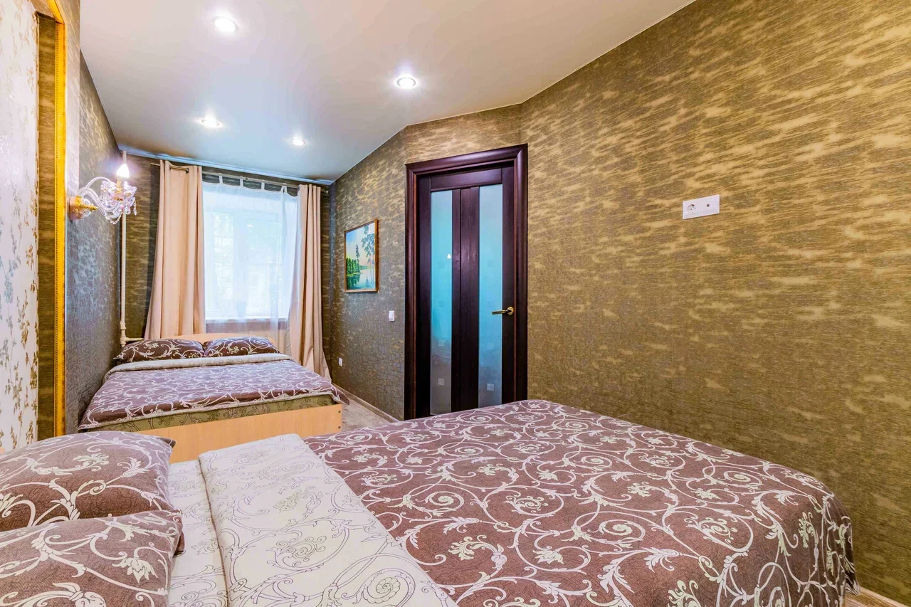 Аренда 2-к квартиры в Екатеринбурге, Центр, ул. Короленко 10 Посуточно 13