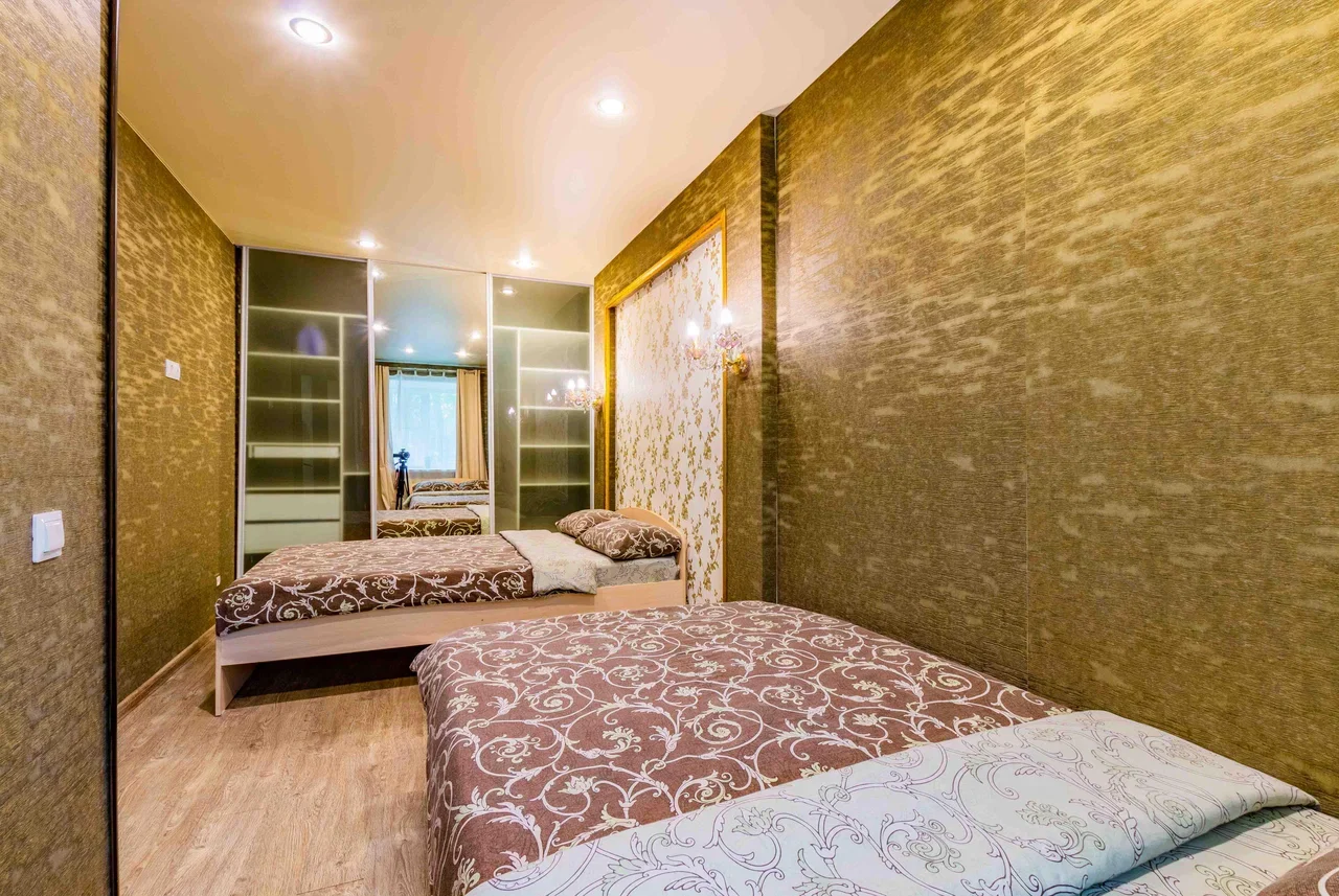 Аренда 2-к квартиры в Екатеринбурге, Центр, ул. Короленко 10 Посуточно 14