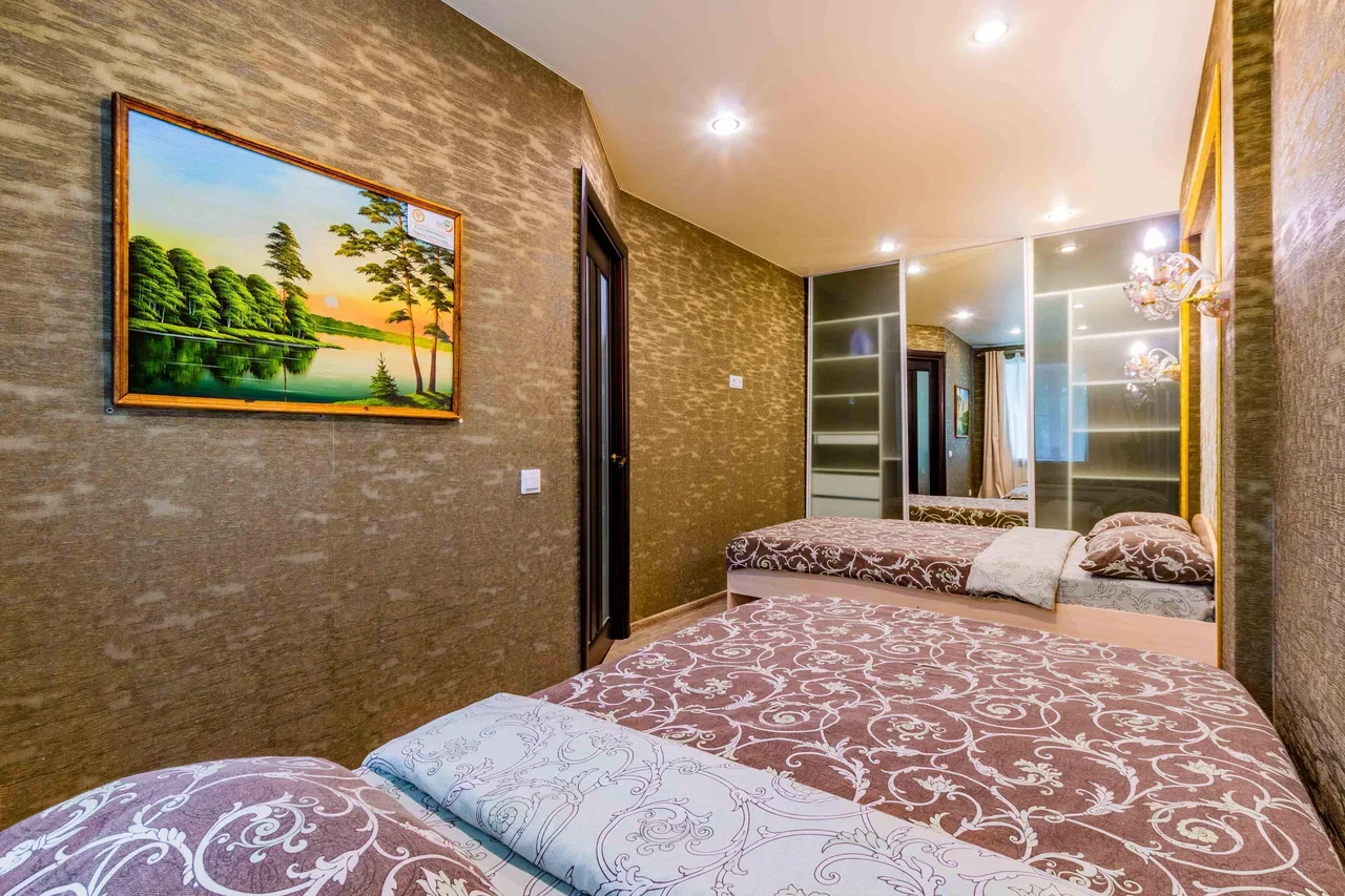 Аренда 2-к квартиры в Екатеринбурге, Центр, ул. Короленко 10 Посуточно 15