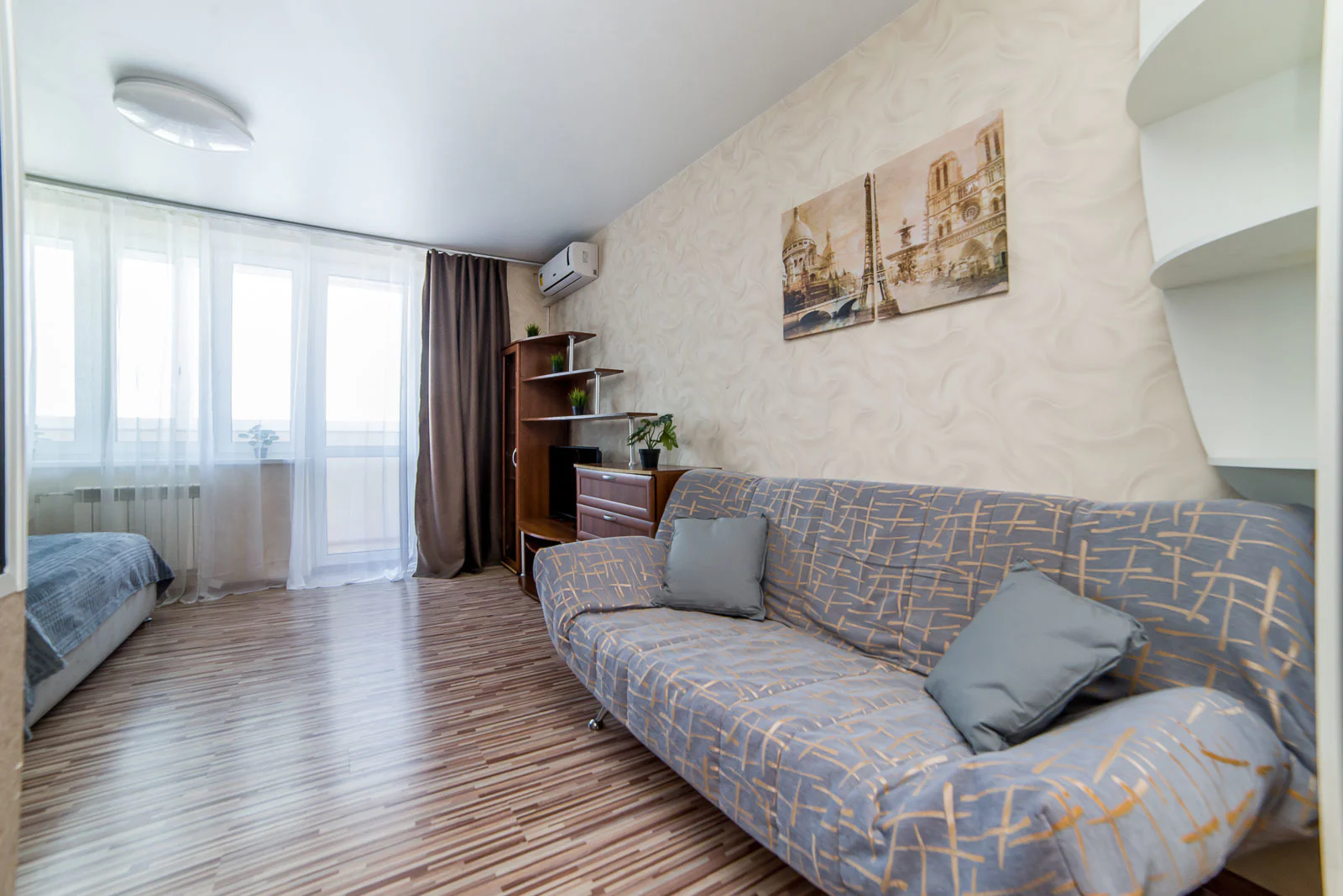 Снять просторную студию в Чкаловском районе Екатеринбурга у метро Чкаловская Посуточно 7