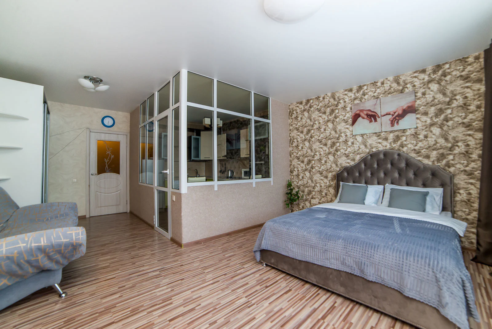 Снять просторную студию в Чкаловском районе Екатеринбурга у метро Чкаловская Посуточно 8