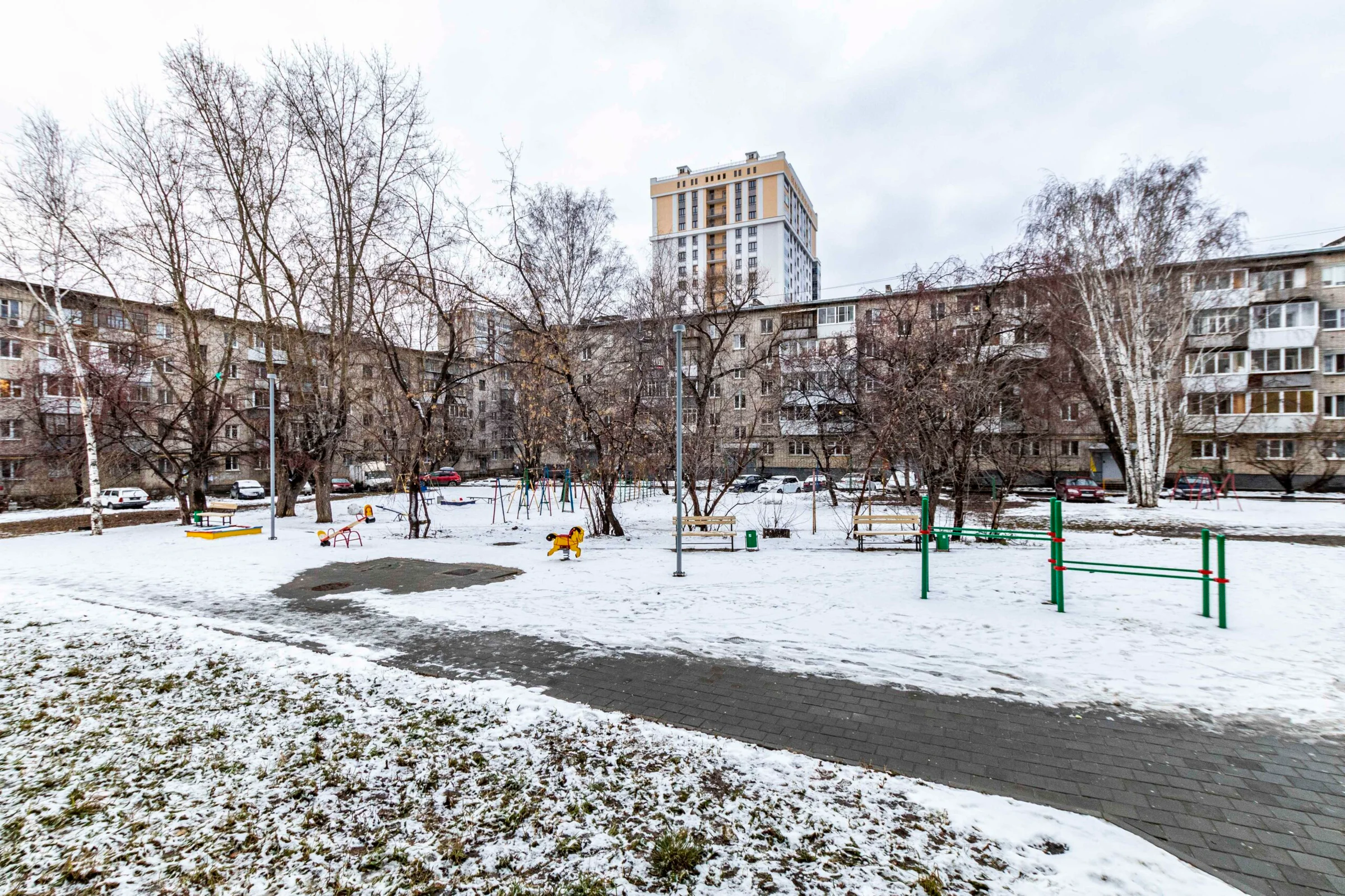 Снять уютную студию в Екатеринбурге у метро Чкаловская и ТРЦ Мегаполис Посуточно 10