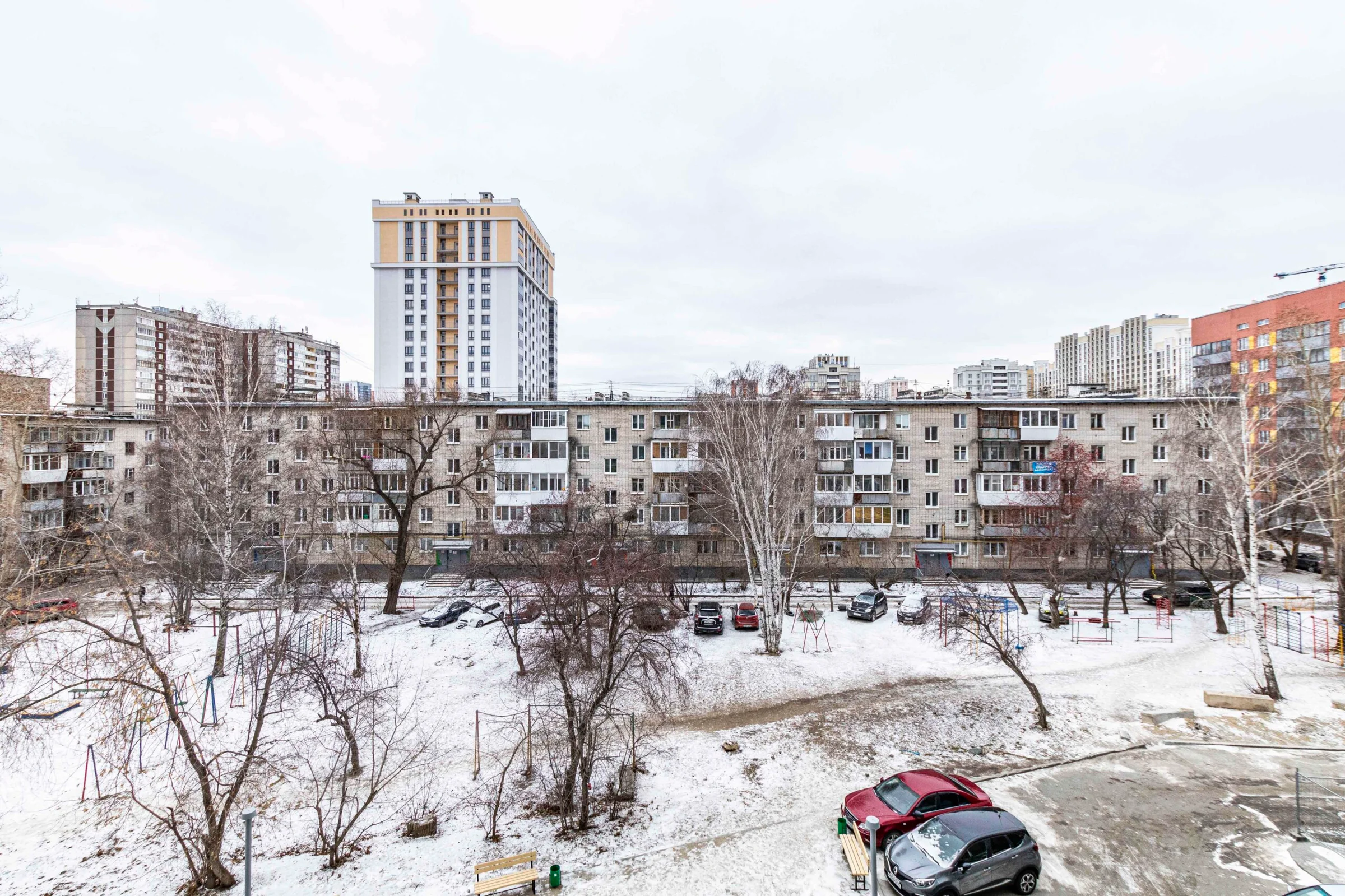 Снять современную студию в Екатеринбурге у метро Чкаловская рядом с ТРЦ Мегаполис Посуточно 3