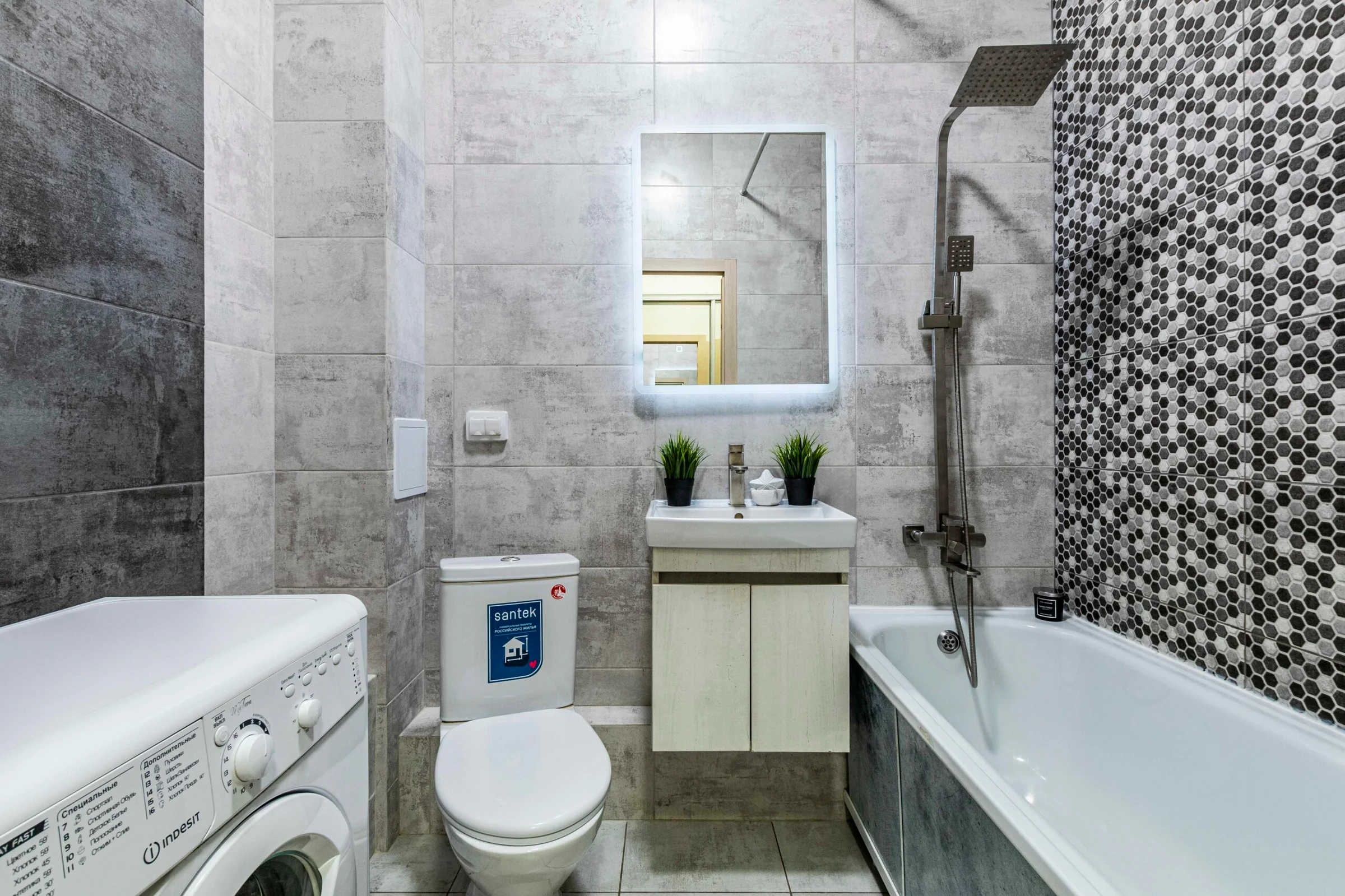 Снять современную студию в Екатеринбурге у метро Чкаловская рядом с ТРЦ Мегаполис Посуточно 4