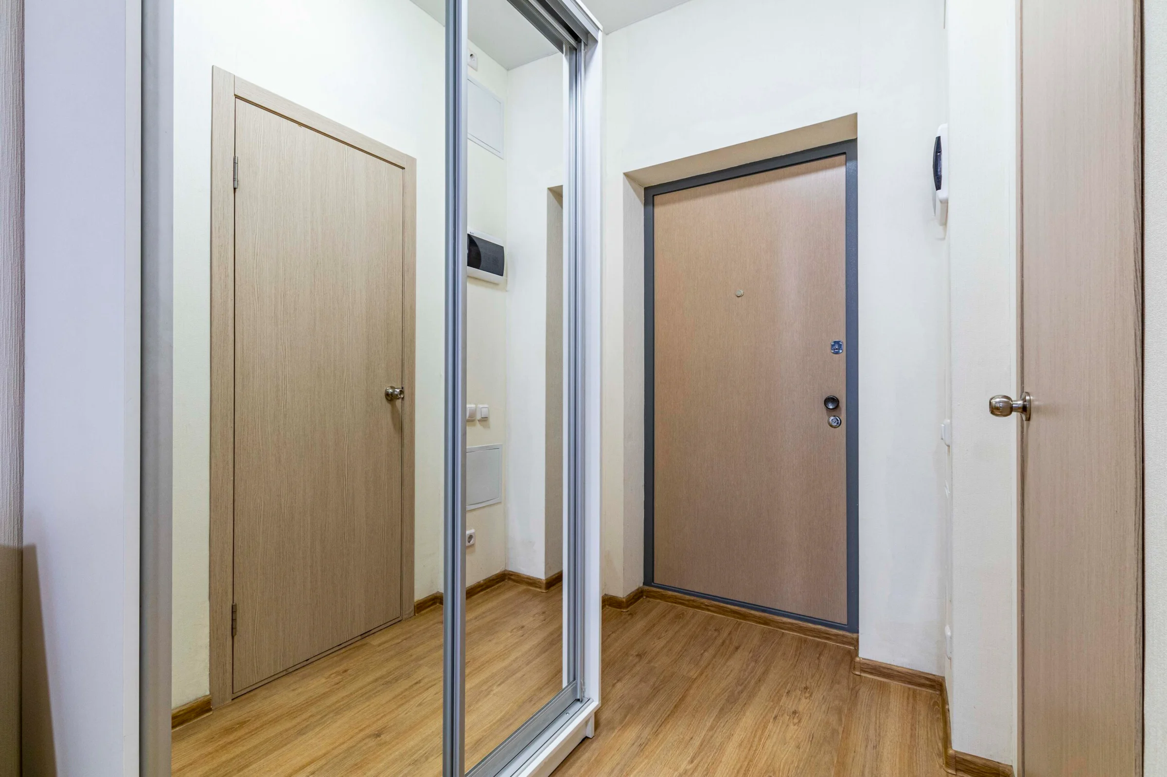 Снять современную студию в Екатеринбурге у метро Чкаловская рядом с ТРЦ Мегаполис Посуточно 6