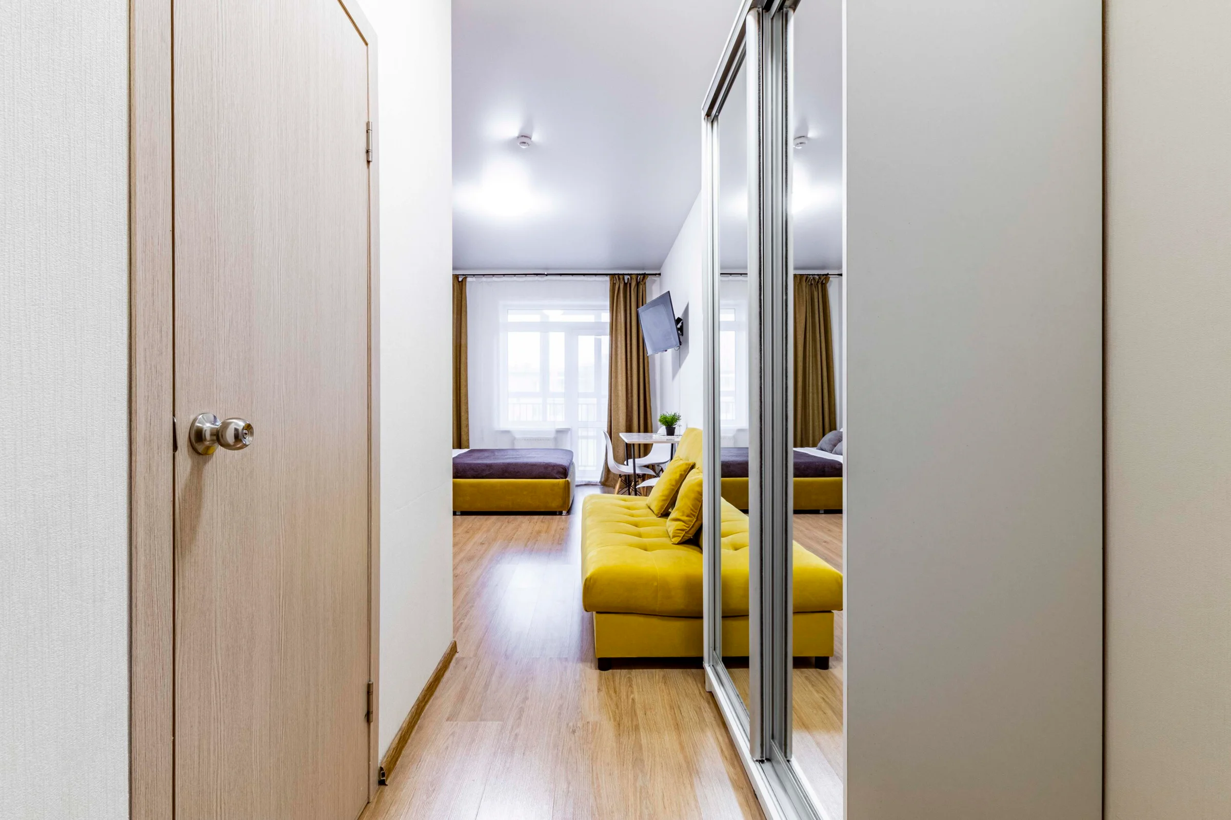 Снять современную студию в Екатеринбурге у метро Чкаловская рядом с ТРЦ Мегаполис Посуточно 7