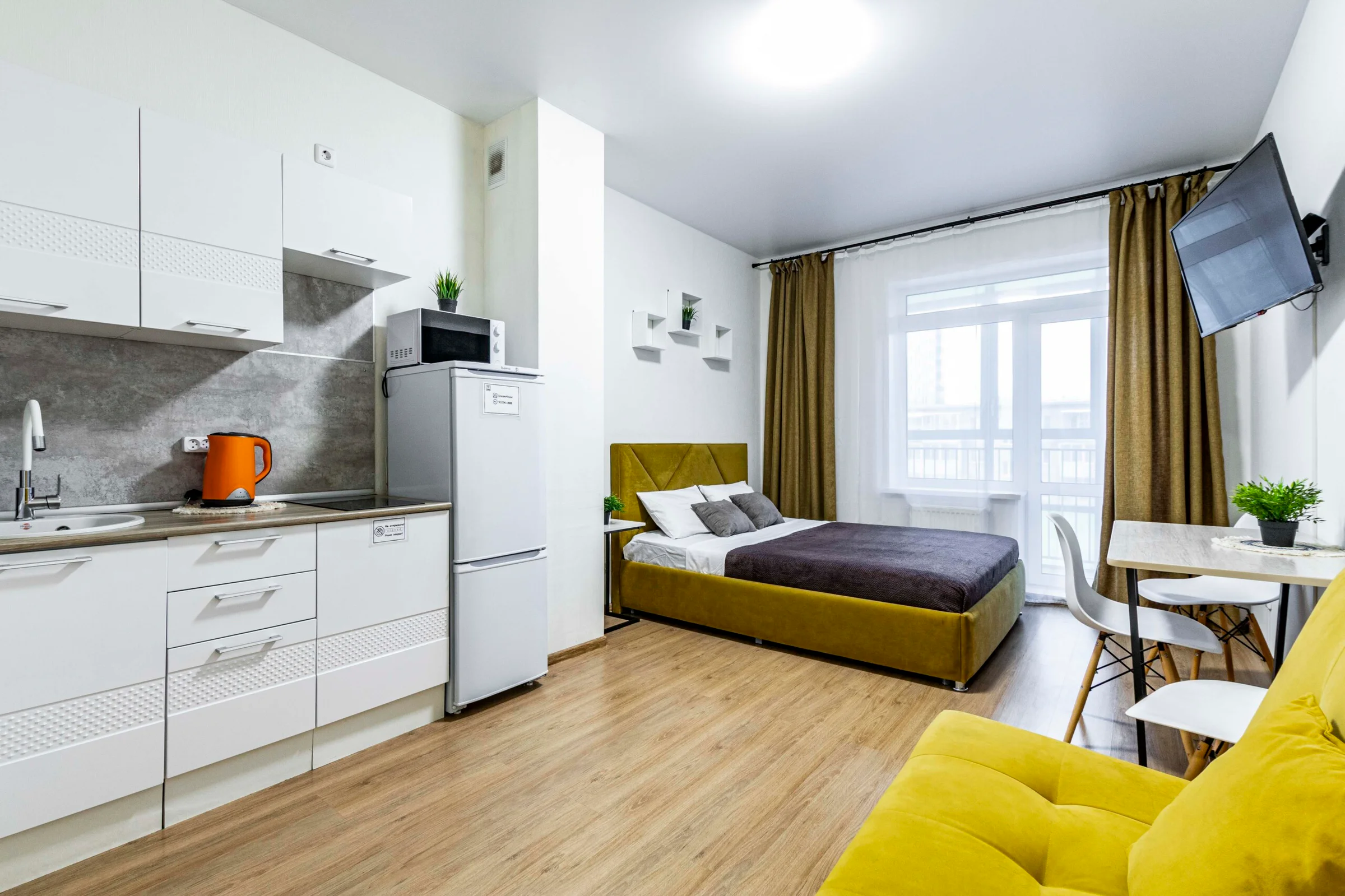 Снять современную студию в Екатеринбурге у метро Чкаловская рядом с ТРЦ Мегаполис Посуточно 8