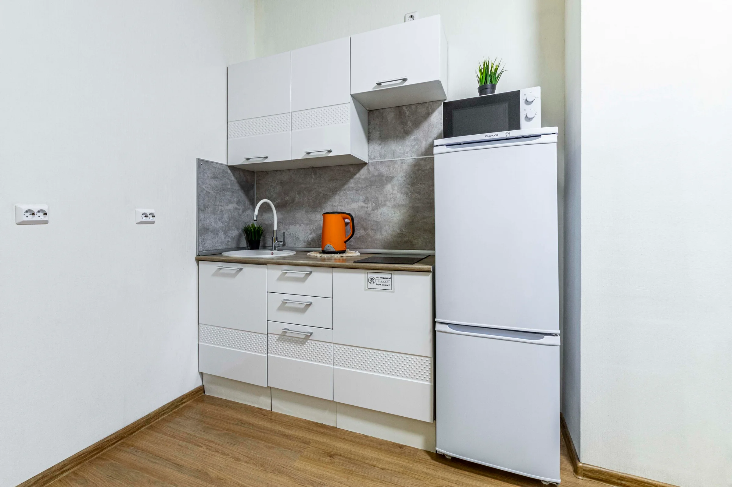 Снять современную студию в Екатеринбурге у метро Чкаловская рядом с ТРЦ Мегаполис Посуточно 9