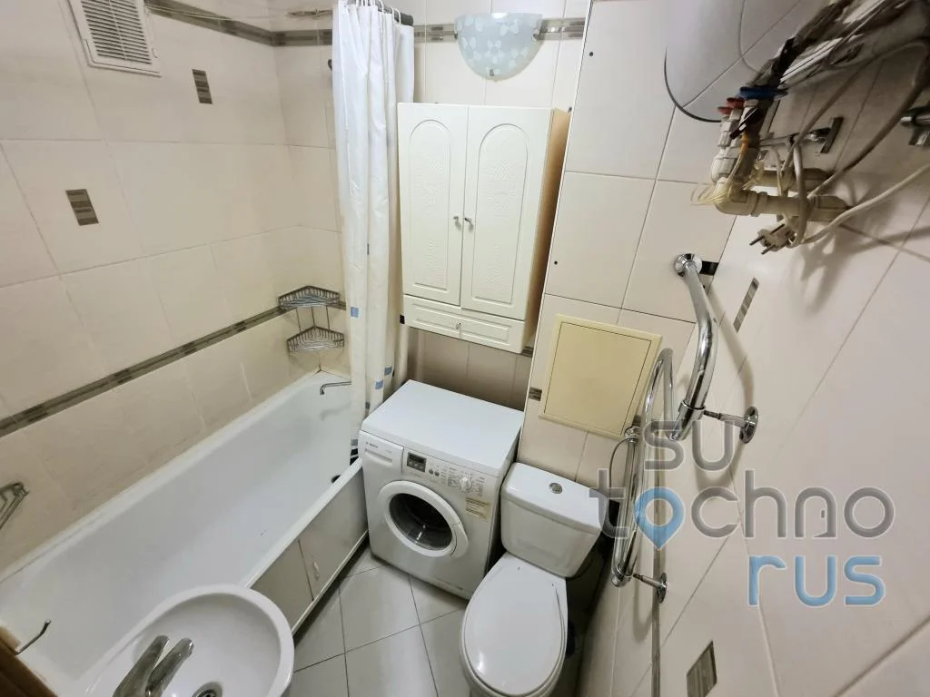 Снять квартиру на сутки в Хабаровске у площади Ленина (Шеронова 54) 12