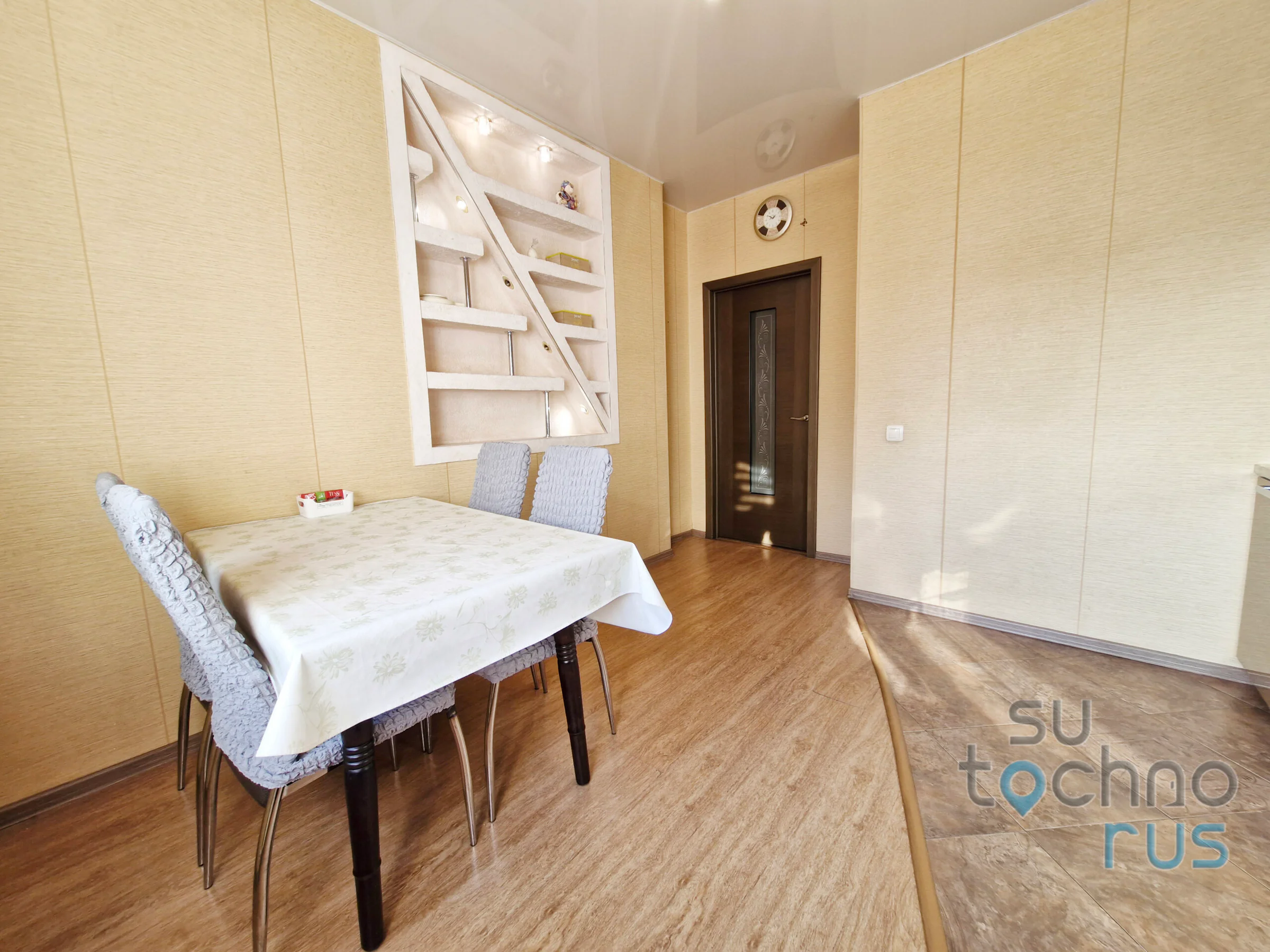 Снять квартиру посуточно в Хабаровске у Броско Молл (Павла Морозова 113) 15