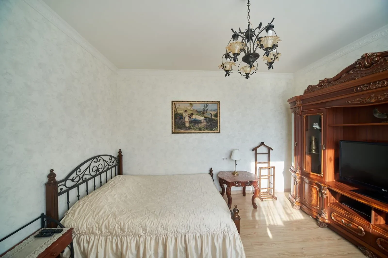 Снять квартиру посуточно в Севастополе у Графской пристани (Мокроусова 7) 10