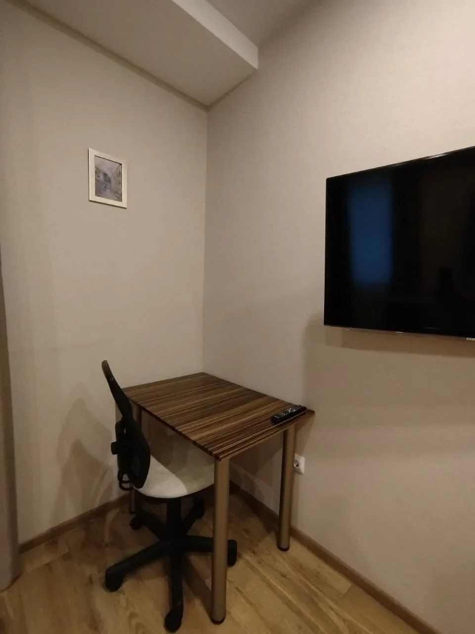 Снять квартиру посуточно в Севастополе у Херсонеса (ул Ерошенко 9) 8