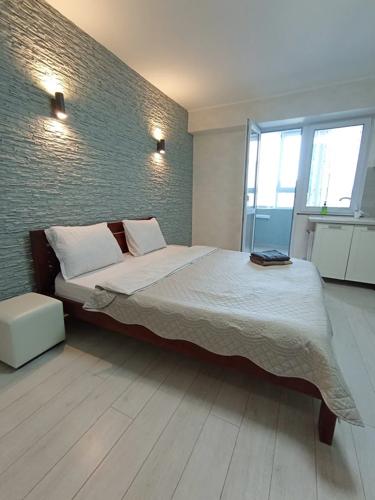 Снять квартиру посуточно в Севастополе в ЖК Доброгород (Токарева 18В)