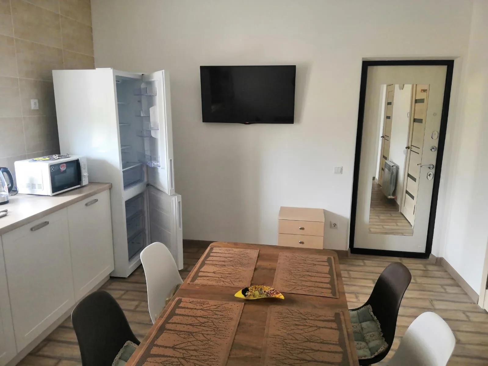 Снять квартиру посуточно в Севастополе у Военного госпиталя (Горпищенко 143) 4