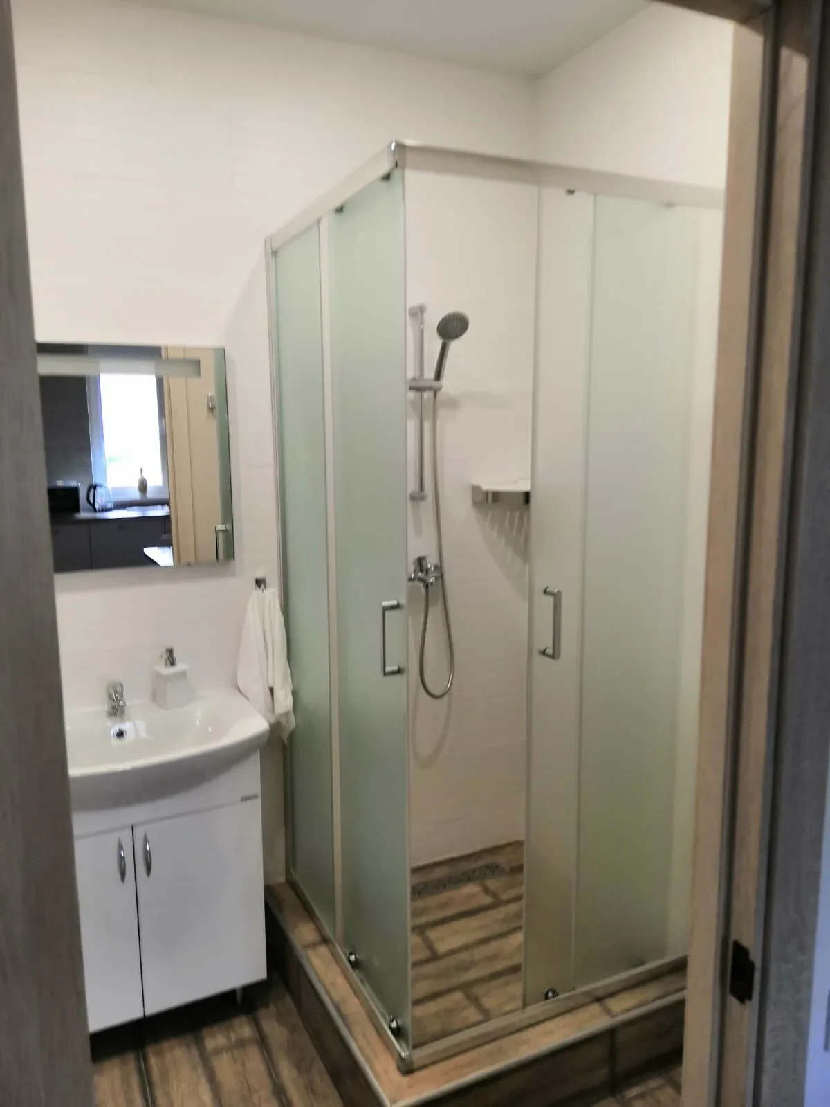 Снять квартиру посуточно в Севастополе у Военного госпиталя (Горпищенко 143) 5