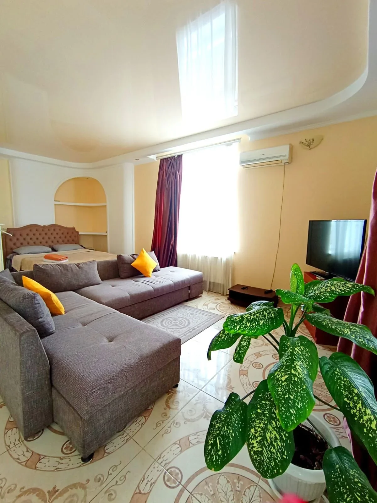 Снять квартиру посуточно в Севастополе у Медколледжа (Адмирала Октябрьского 13)