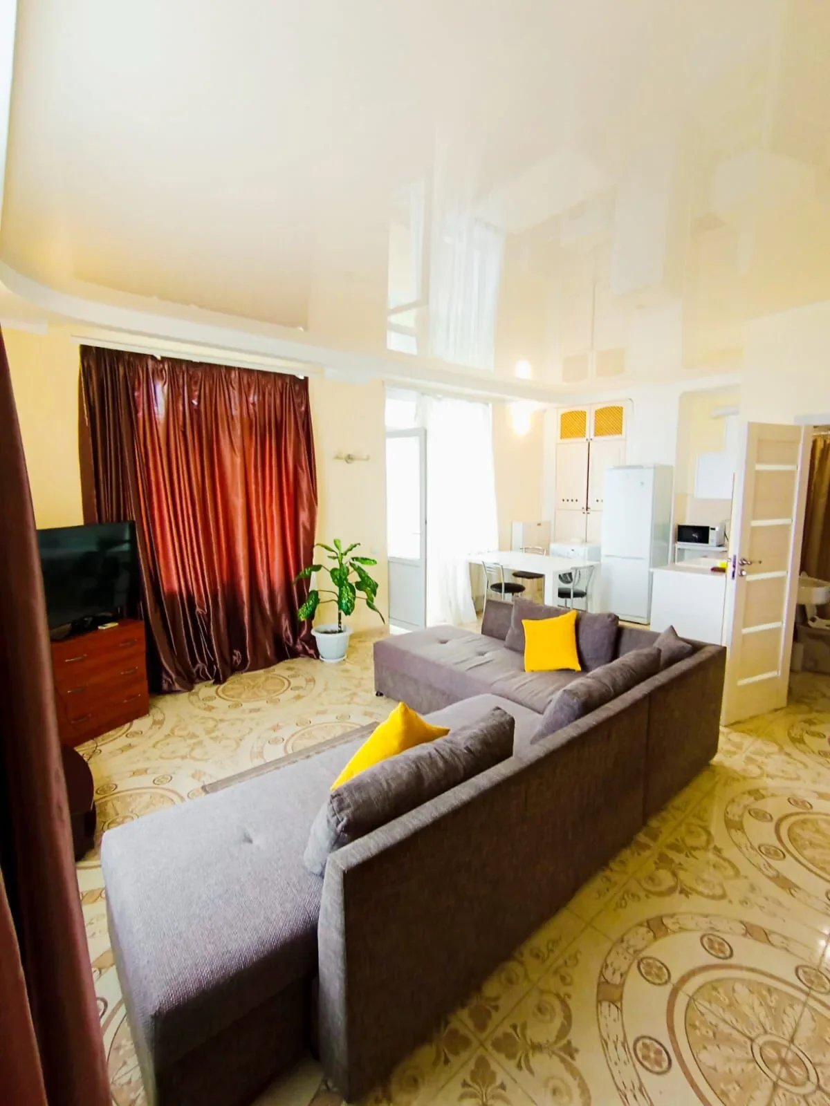 Снять квартиру посуточно в Севастополе у Медколледжа (Адмирала Октябрьского 13) 5