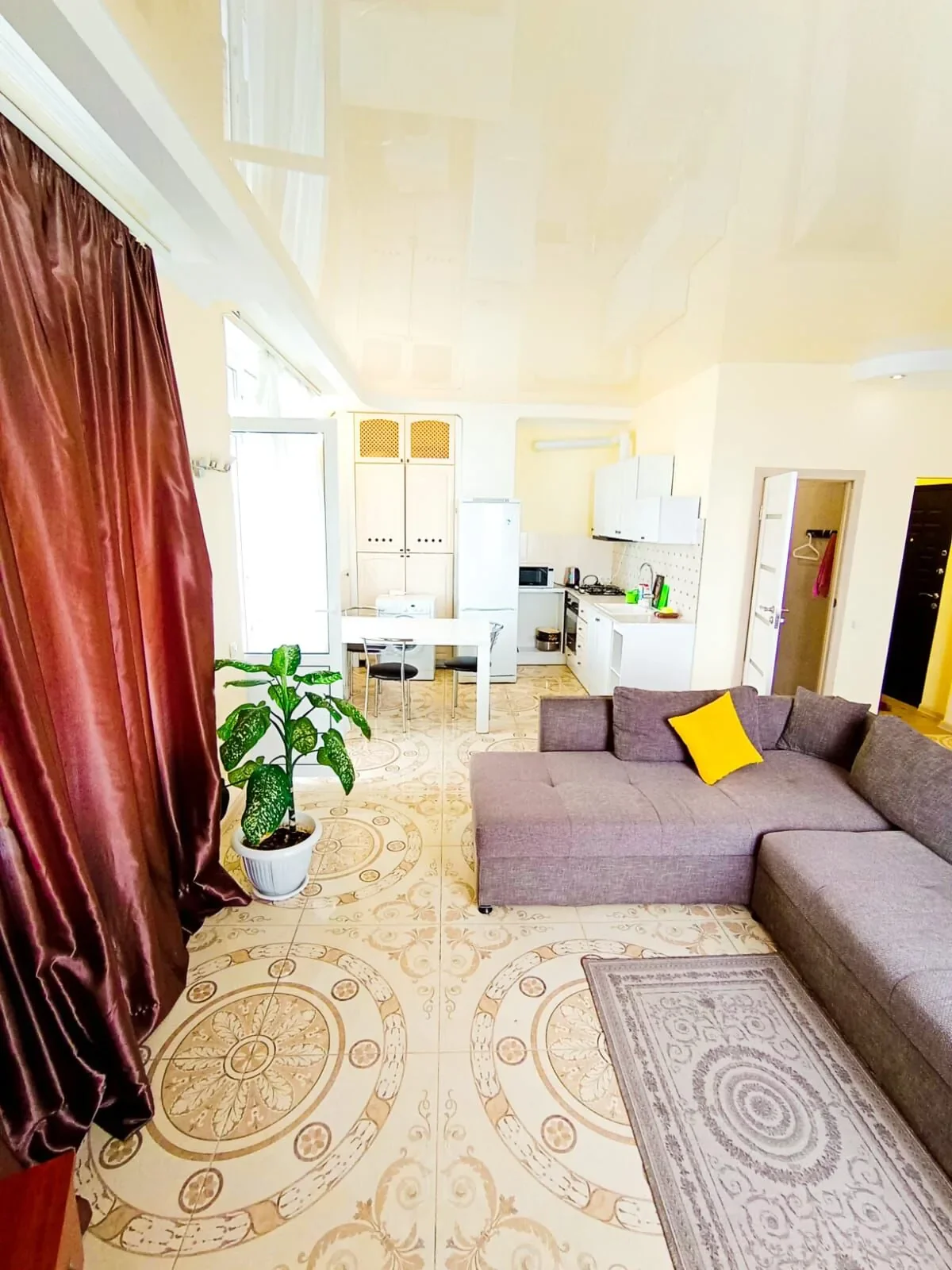 Снять квартиру посуточно в Севастополе у Медколледжа (Адмирала Октябрьского 13) 7