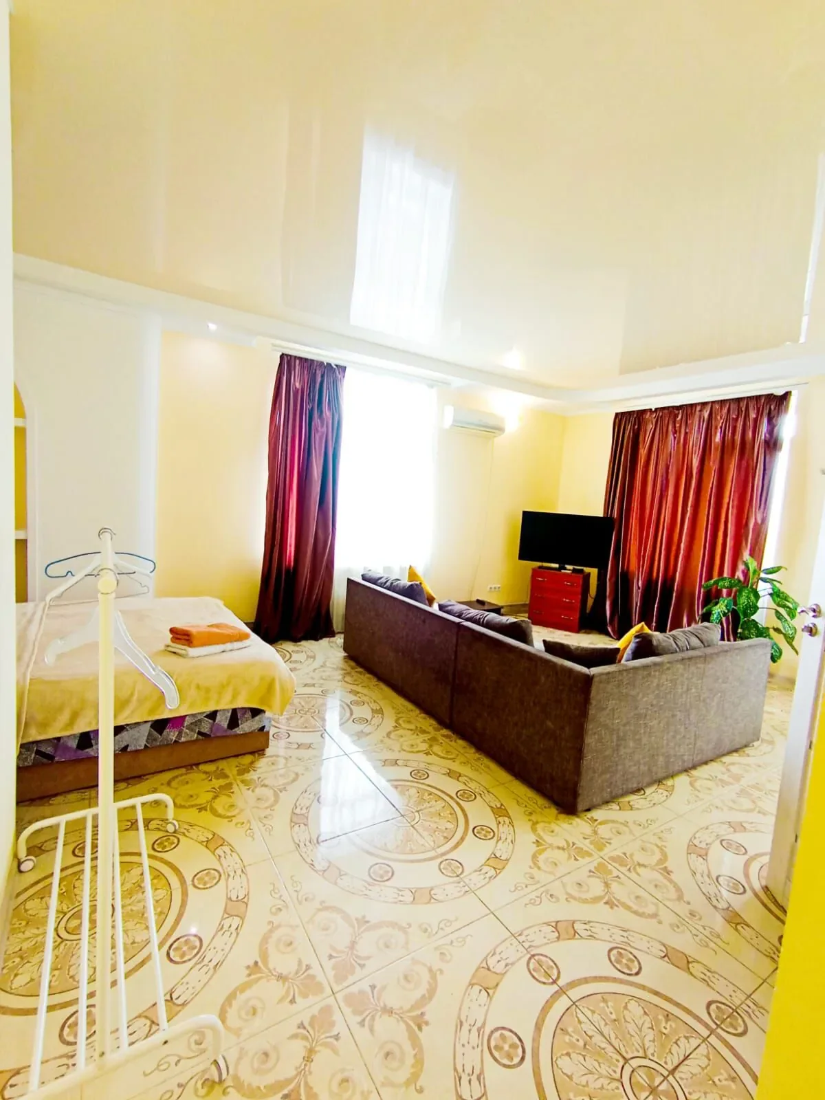 Снять квартиру посуточно в Севастополе у Медколледжа (Адмирала Октябрьского 13) 10