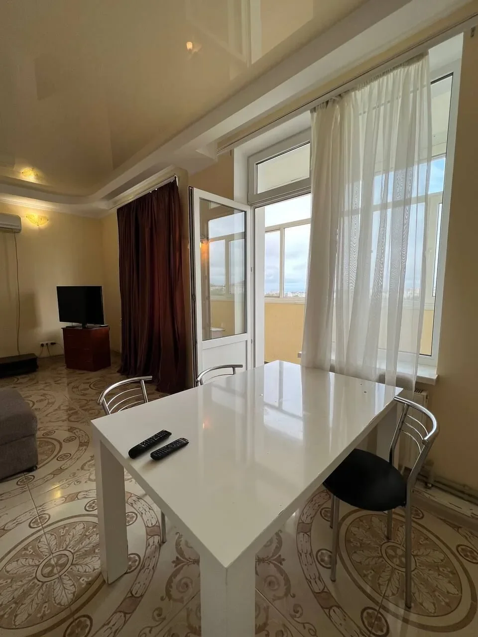 Снять квартиру посуточно в Севастополе у Медколледжа (Адмирала Октябрьского 13) 16